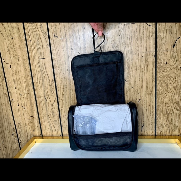 Original Penguin Travel Kit - Picture 4 of 5